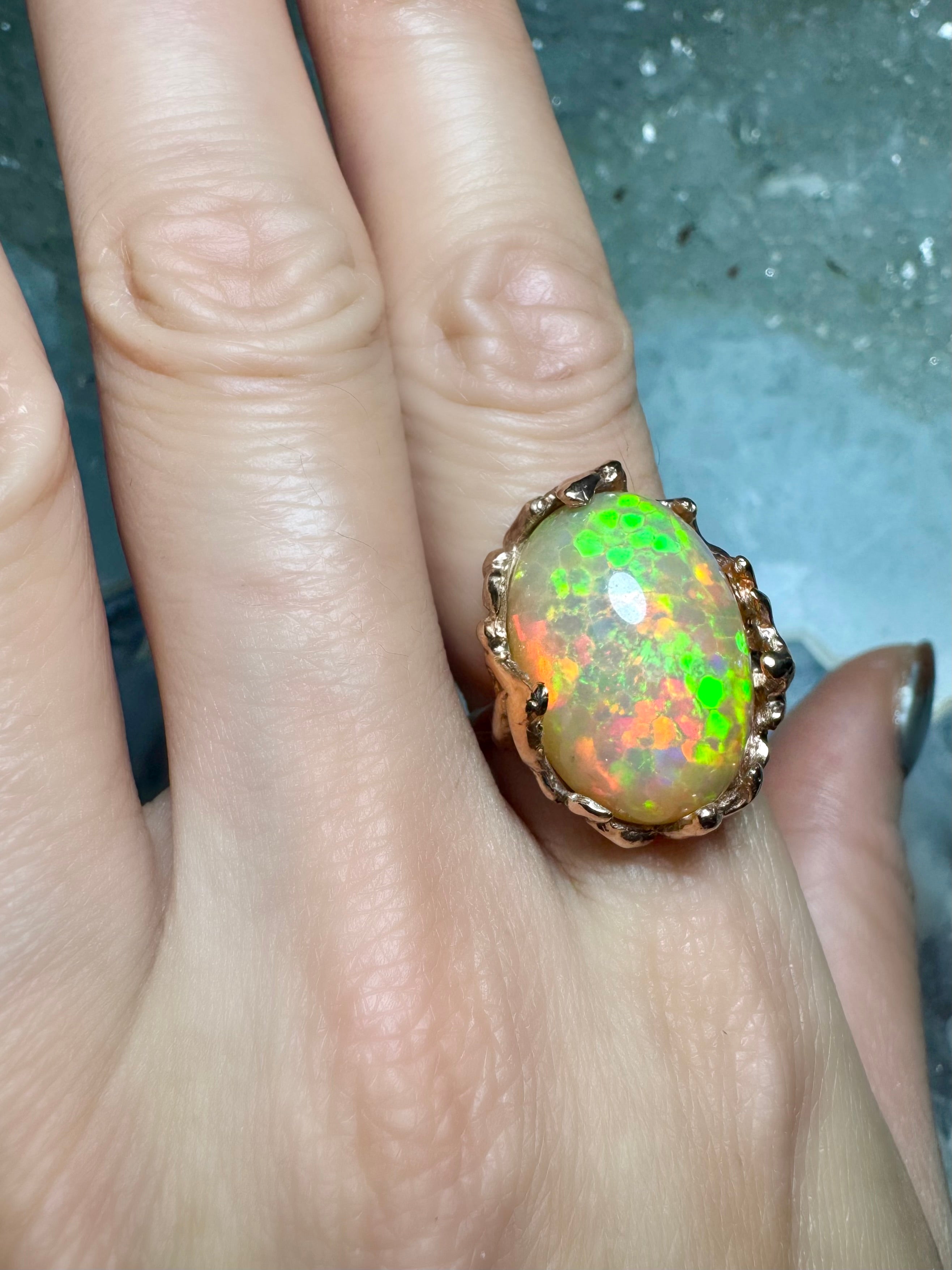 STATEMENT Honeycomb OPAL 10kt rose gold ring