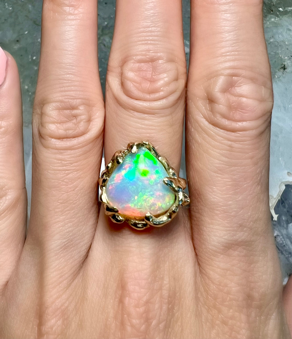 Aurora OPAL 10kt yellow gold ring