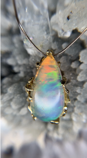 Aurora OPAL necklace 10kt yellow gold