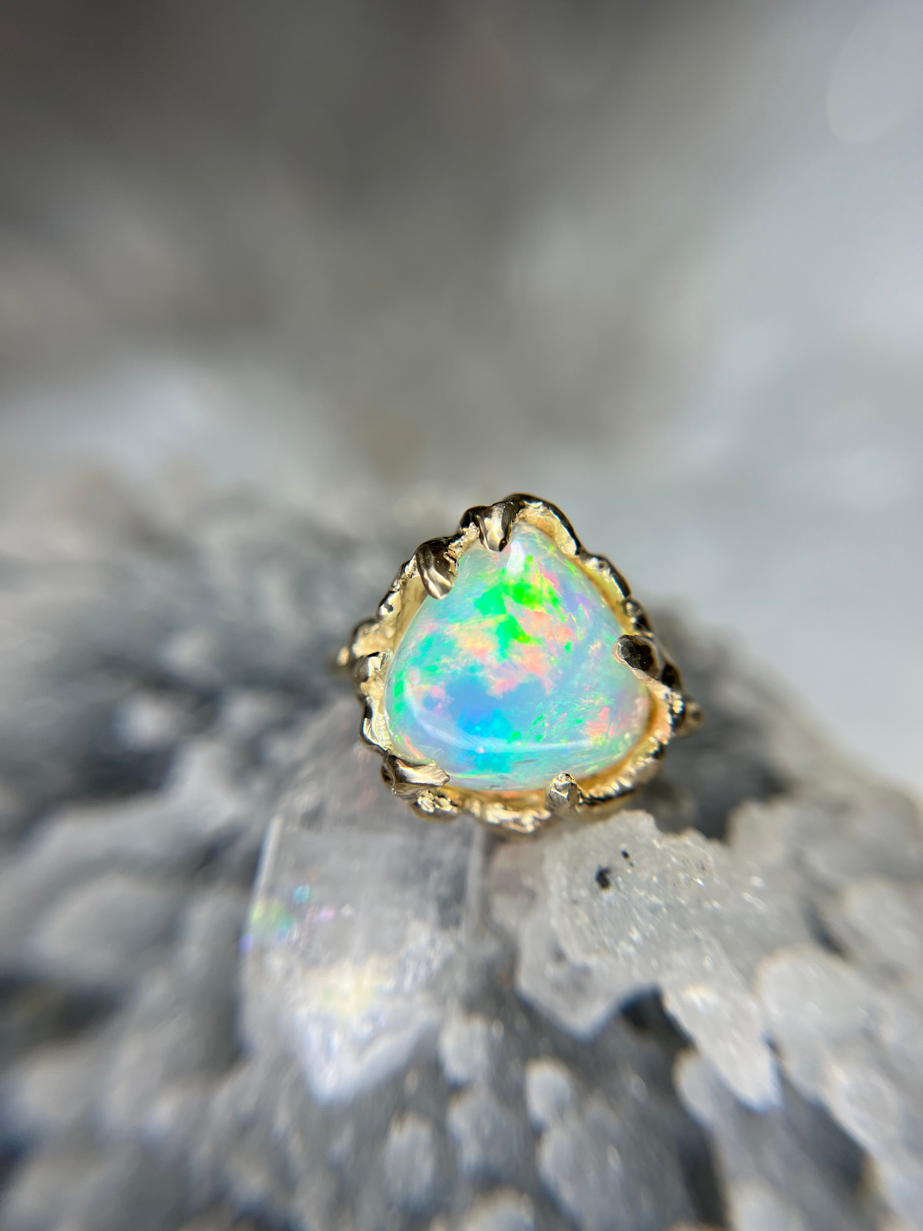 Aurora OPAL 10kt yellow gold ring